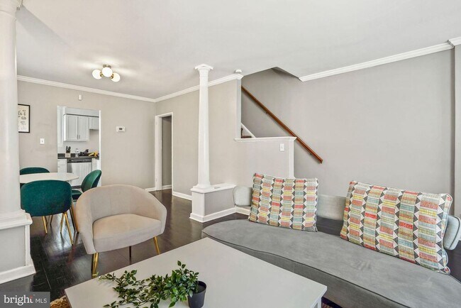 Photo - 576 49th Pl NE