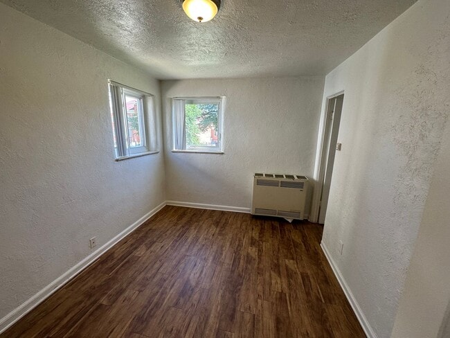 Photo - 955 16th St.