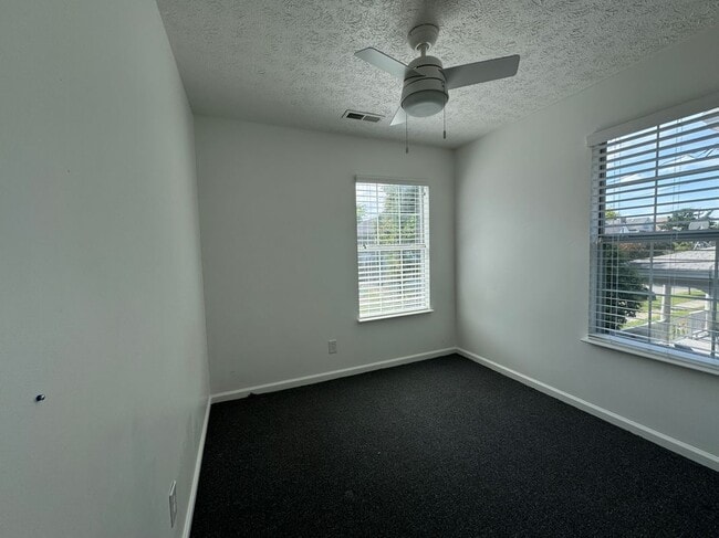 Photo - 400 W 30th St