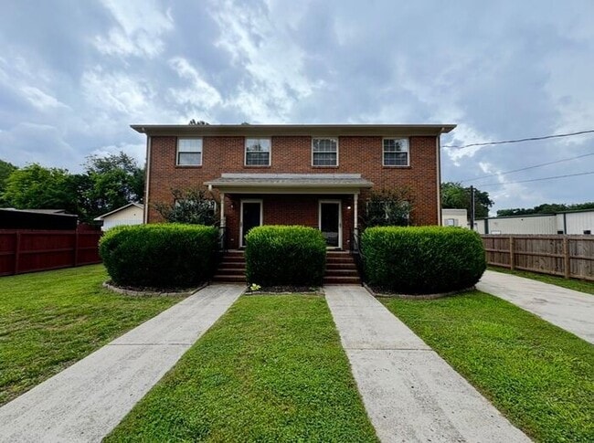 Townhome with attached garage near Tech Corridor and Research Park