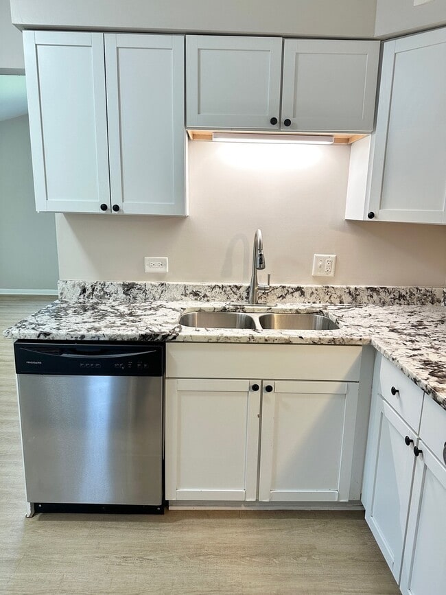 Photo - 525 Ryan Ln Unit B