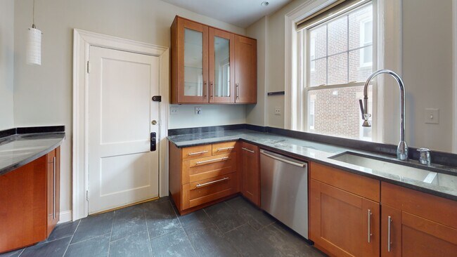 Photo - 79 Thatcher St