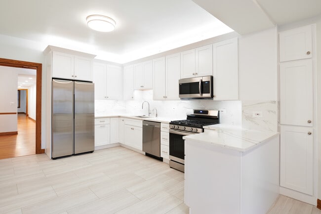Building Photo - 5610 N Kenmore Ave Unit 1N Rental