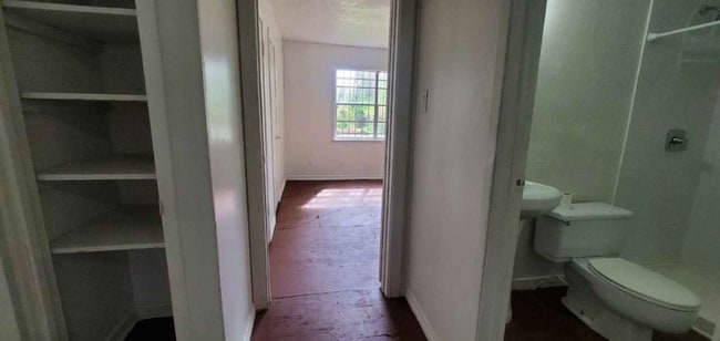 Photo - 2270 Johnson St