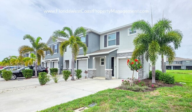 Building Photo - OUTSTANDING CORNER TOWNHOME 3 Bedroom/2.5 BATH PLUS FLEX- BONUS! SUPER LOCATION TO WATERSIDE- SA...