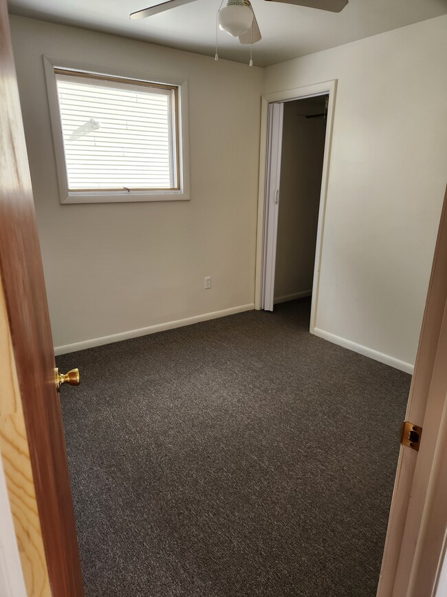 bedroom 2 - 329 N Hamilton St Apartments Unit 101