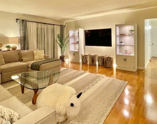 Photo - 50-56 Broadlawn Park Unidad 410