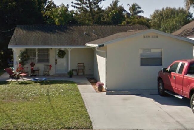 Building Photo - 1312 Highlands Dr Unit 2
