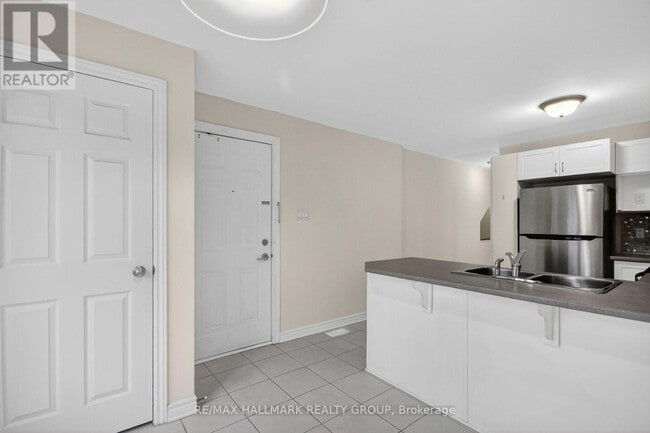 Photo - 613A Chapman Mills Dr