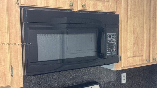 Photo - 2715 W 66th St Unidad 13-21 Rental