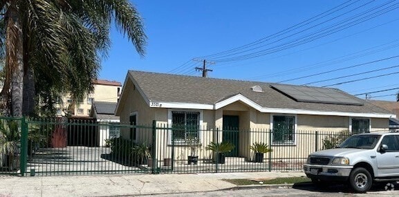 Building Photo - 3321 W 63rd St Rental