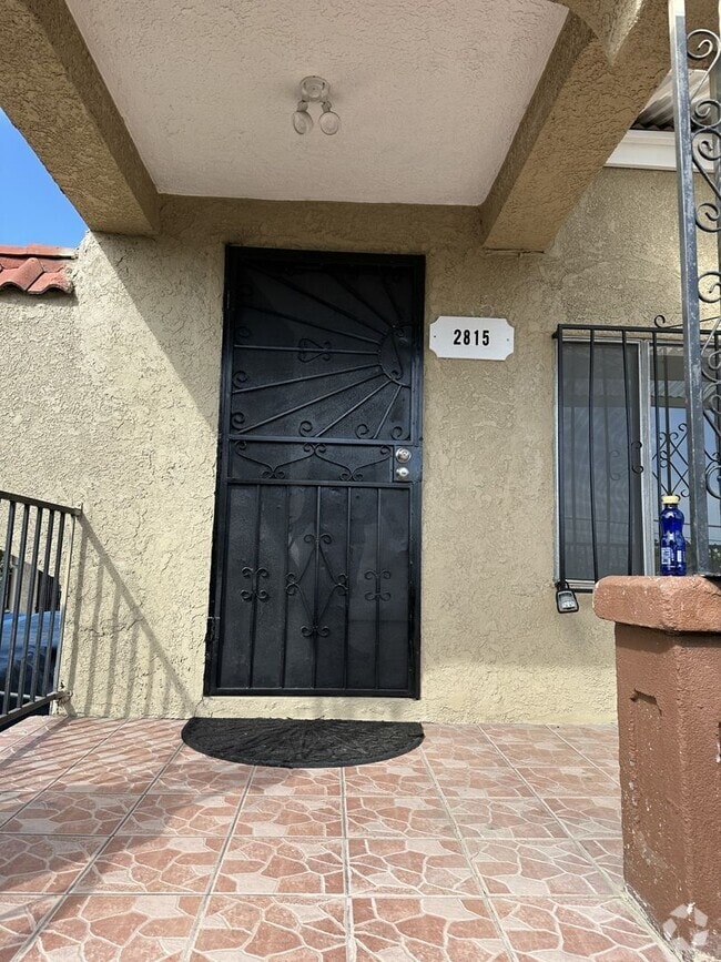 Building Photo - Charming & Spacious 2 Bed, 2 Bath Rental