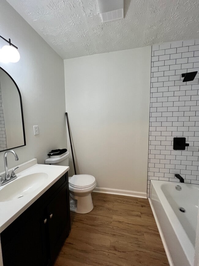 Photo - 127 W Franklin St Unidad 3