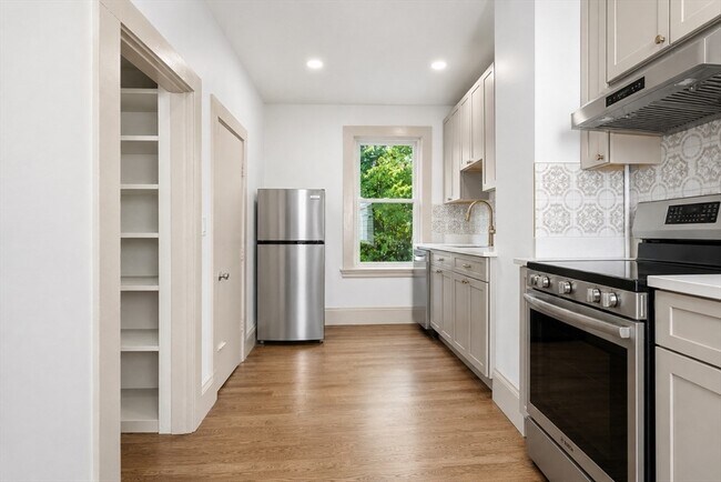 Photo - 8 Carlton St Unit 2
