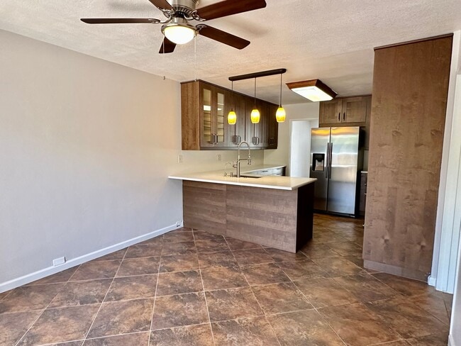 3266 Loma Riviera Dr