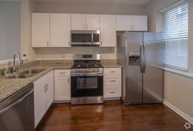 Building Photo - 3 bedroom in CHICAGO IL 60625 Unit 1E Rental