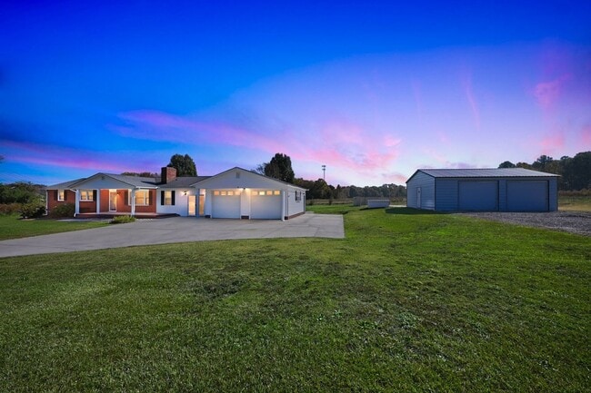 Photo - 1580 N Honeycutt St