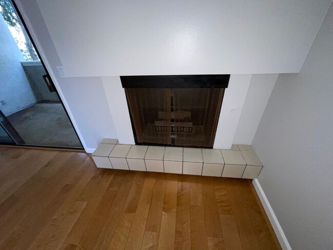 Photo - $2750 LARGE 2 BEDROOM CONDO NEAR 4TH ST. W/ PARKING