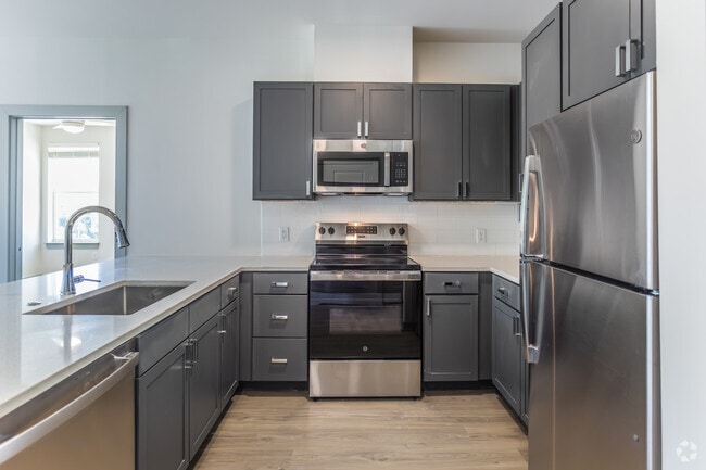 2BR, 2BA - 1,019SF - Kitchen - The Belle at The Lamar