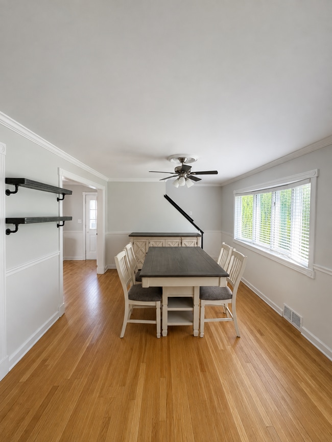 Photo - 505 Moore Rd