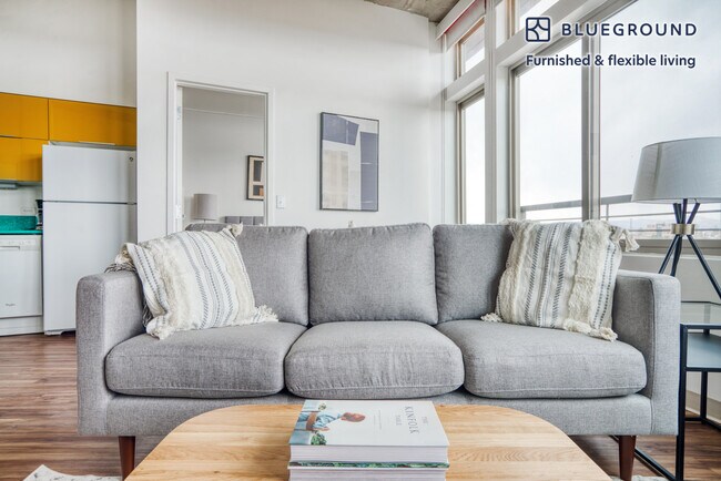 Photo - 1975 Mile High Stadium Cir Unidad FL14-ID174