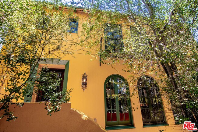130 Catalina St