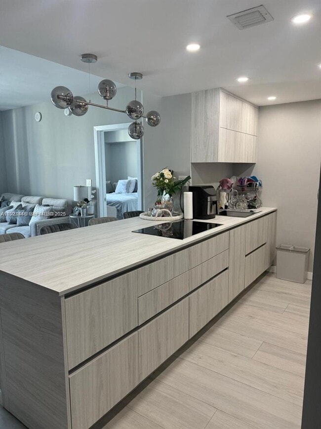 Photo - 275 NE 18th St Unidad 1405