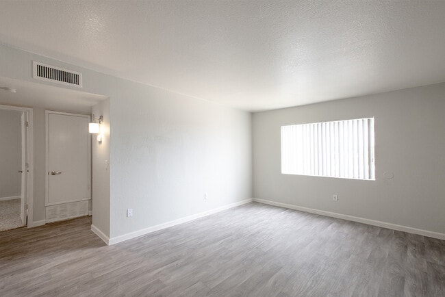 Casa Del Coronado - Living Room - Casa Del Coronado