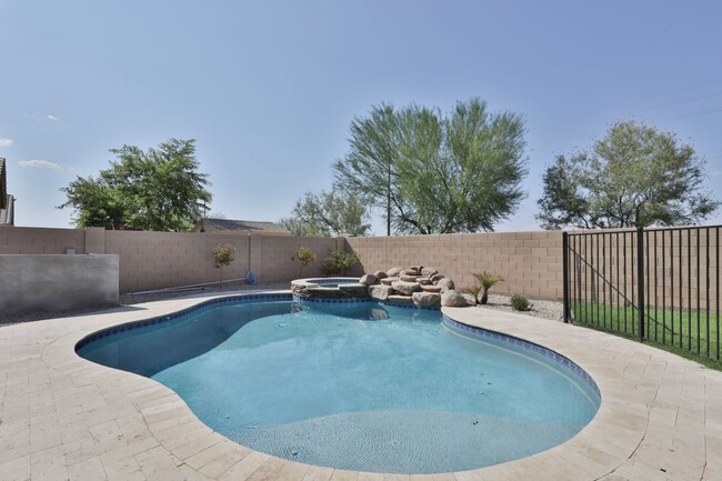 Large 5/3 with Pool! - Large 5/3 with Pool! Casa