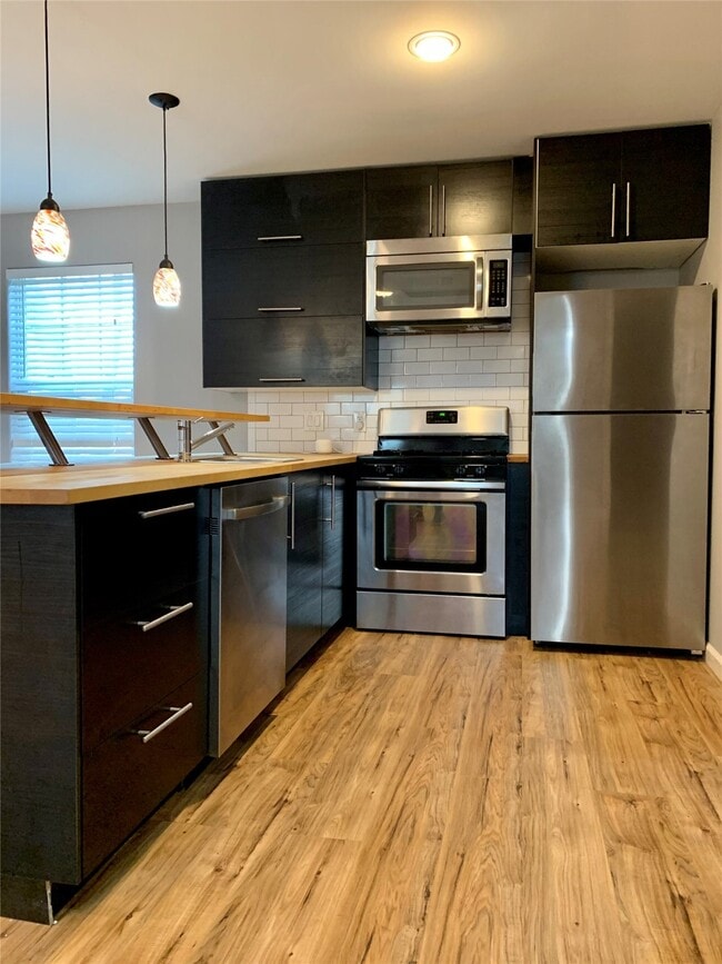 Building Photo - 602 W 18th St Rental