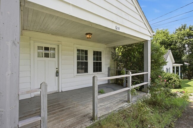 Photo - 800 Fleming St