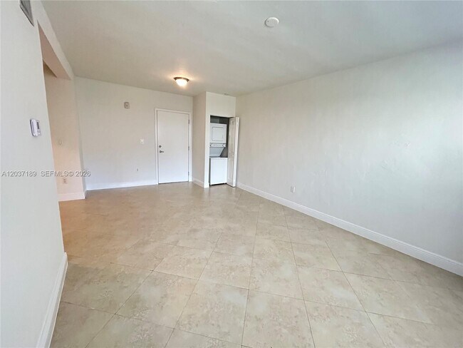 Photo - 2880 Pine Tree Dr Unit 5