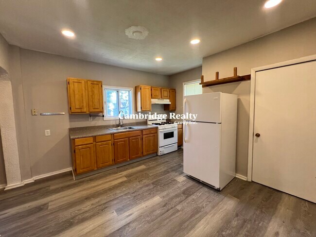 Building Photo - 15 Hudson St Unit 2A