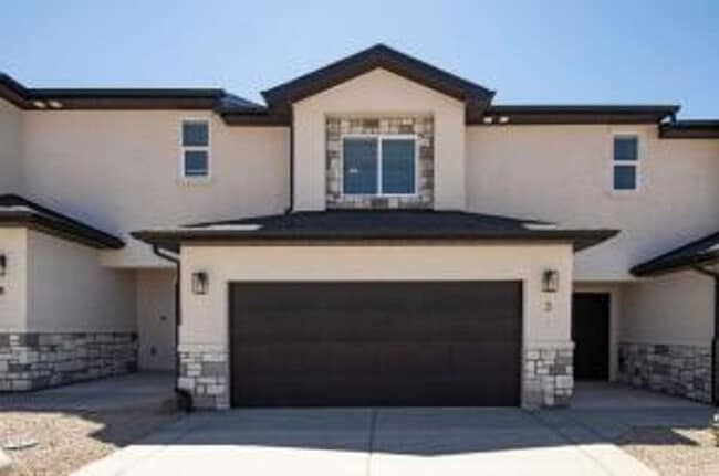 Building Photo - 3 Bed - 2.5 Bath, Large Townhouse - 2 Car ...