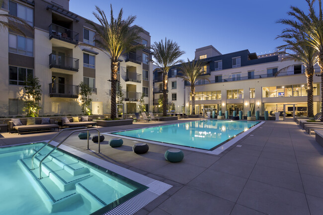 Building Photo - Avalon Huntington Beach Rental