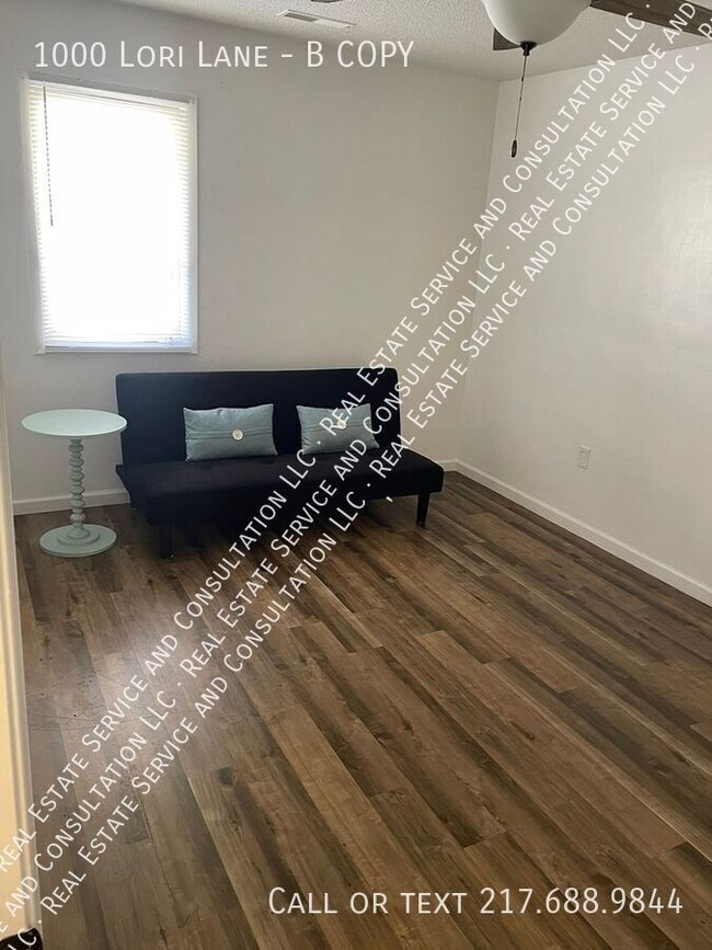 Photo - 1000 Lori Ln Unit B COPY