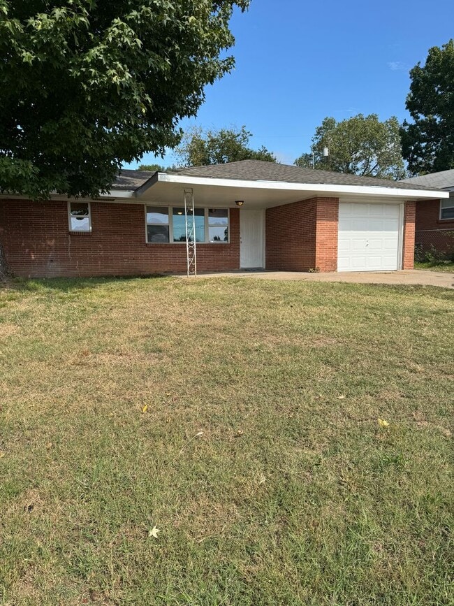 Building Photo - 4724 SE Adams Blvd