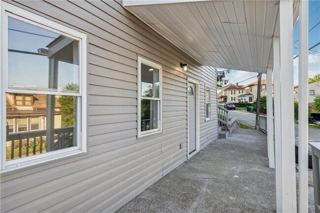 Photo - HOME FOR THE HOLIDAYS SPECIAL!-4 BEDROOM HOME IN FOX CHAPEL