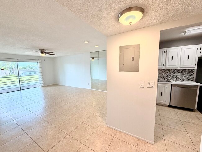 Photo - 120 Lake Evelyn Dr