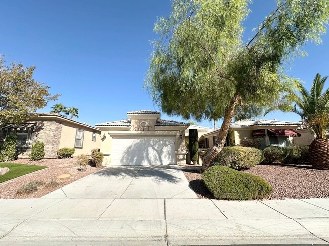 Building Photo - 4684 Riva De Romanza St