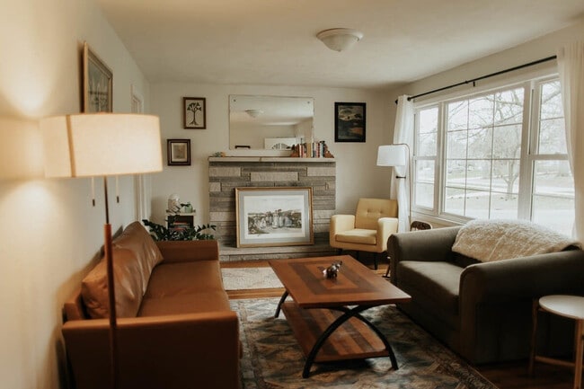 Building Photo - 909 S Mitchell St Unit ID1303772P Rental