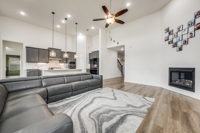 Photo - 2813 Walker Wy