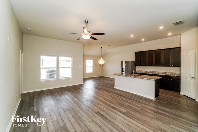 Photo - 6411 Thorpe Holw