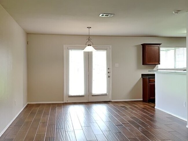 Photo - 219 Stable Dr