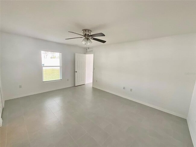 Photo - 270 Hyacinth Ct