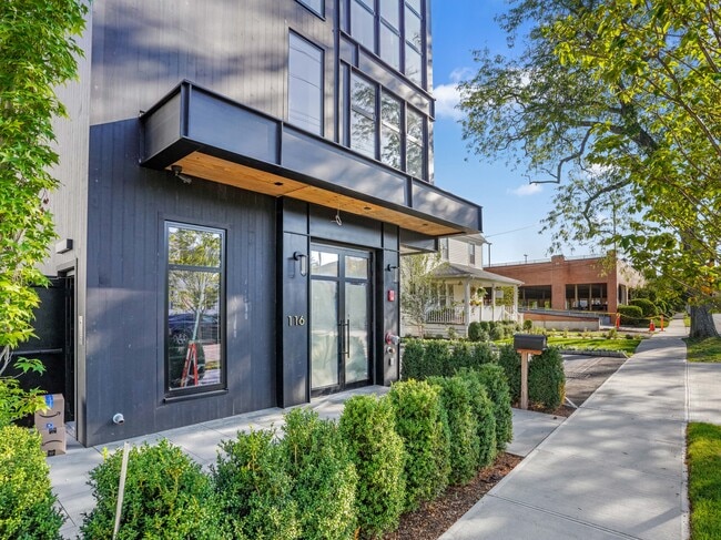 floor to ceiling windows - 116 Sherman St