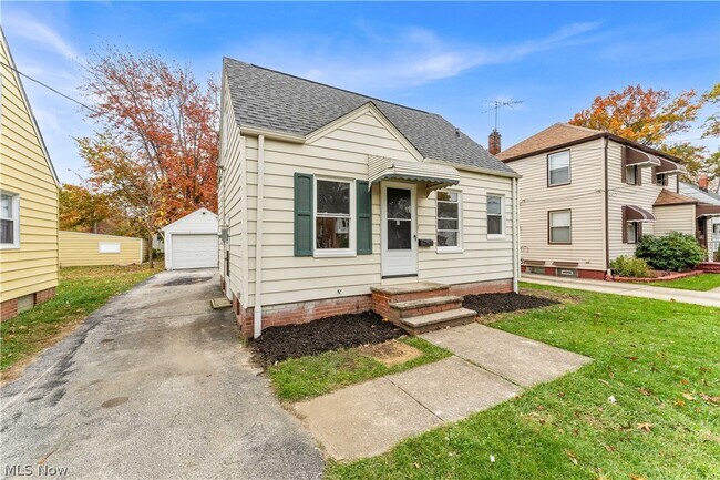 Photo - 441 E 250th St