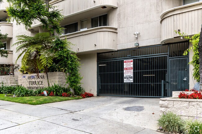 Entrada al garaje - 11645 Montana Ave