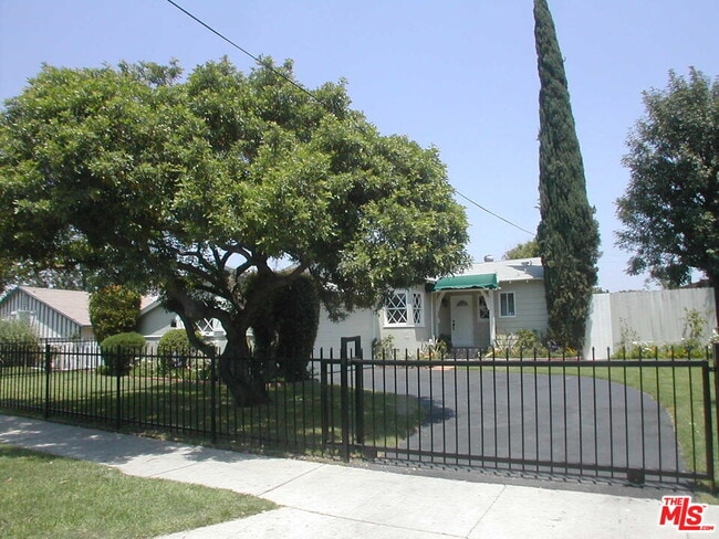 Building Photo - 6040 Van Noord Ave