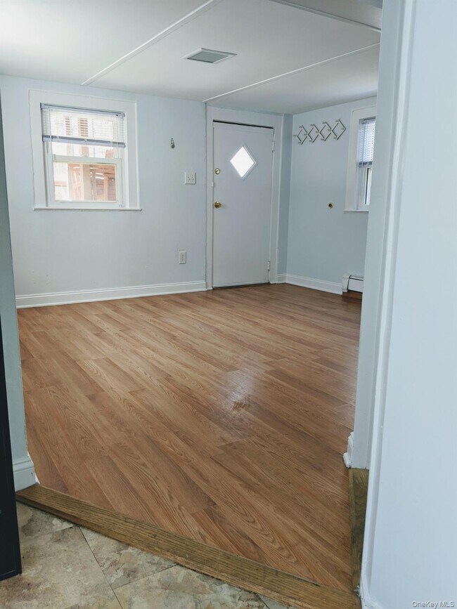 28 E Walnut St